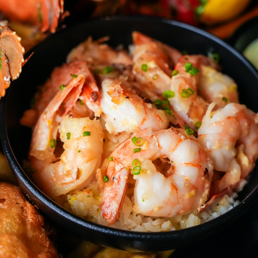 Seafood Platter at Coventry Pavilion in Morley - fresh seafood with garlic bread, battered squid, chilli crab, close up